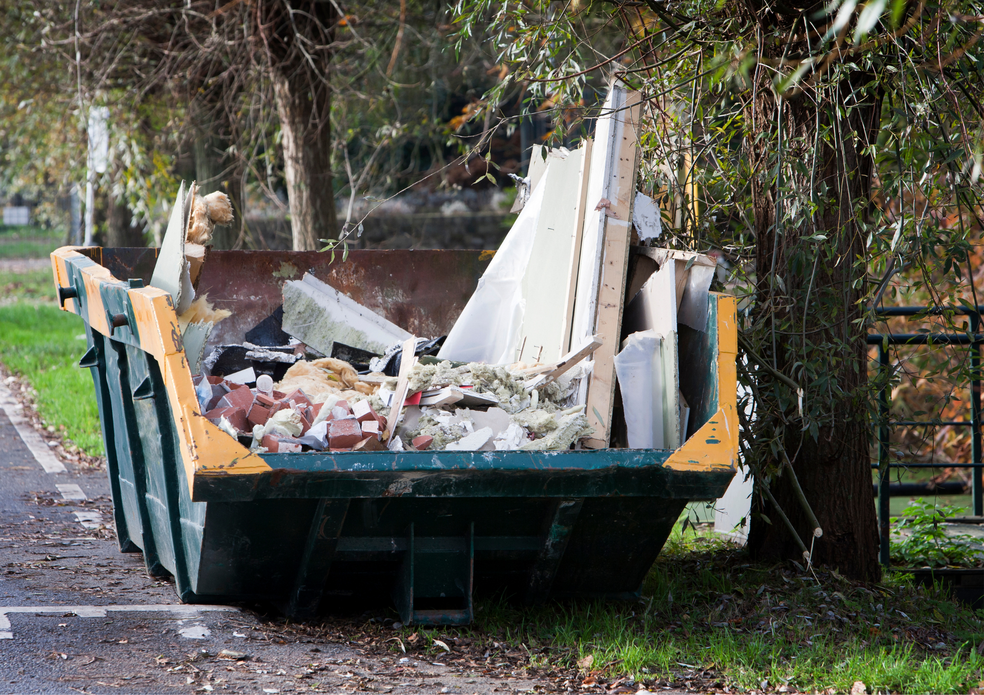 Five Benefits of Hiring a 10-Yard Skip for Construction Waste