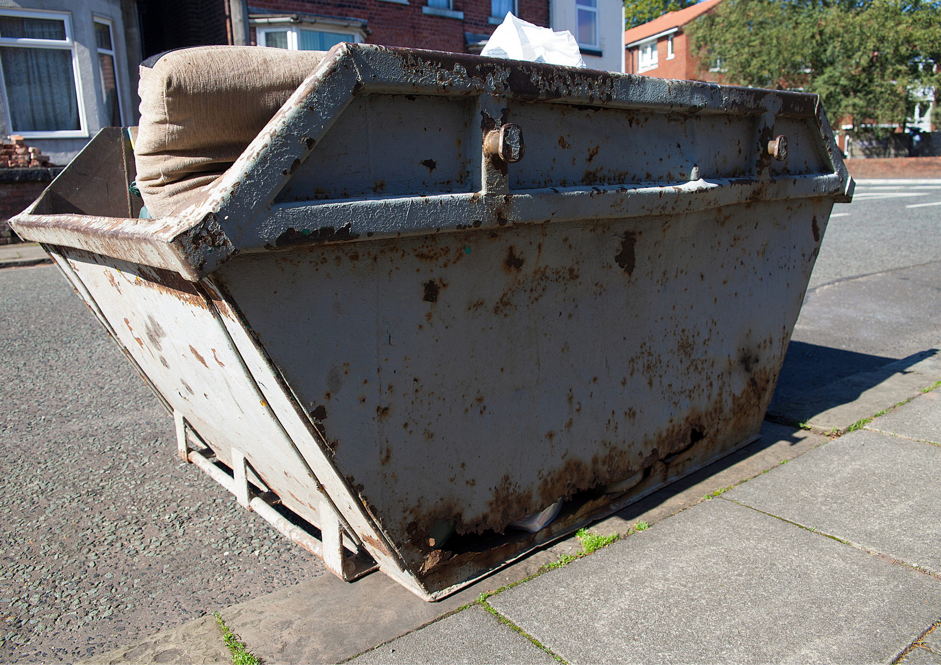 Practical Skips for Managing Waste in High-Traffic Urban Areas